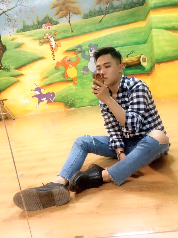 Cùng ngắm vẻ đẹp hình thể của chàng trai hot boy trường Văn Hóa Nghệ Thuật Quân Đội - Trương Tuấn Long. Ảnh sử dụng trong bài: Facebook nhân vật.