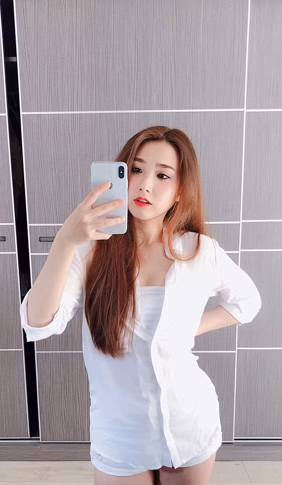 Bên cạnh việc phát ghen với Thanh Mèo vì sở hữu được trái tim của thủ môn Bùi Tiến Dũng, nhiều người cũng nhắc đến gia thế của cô nàng này vì thuộc vào hàng "không phải dạng vừa đâu".