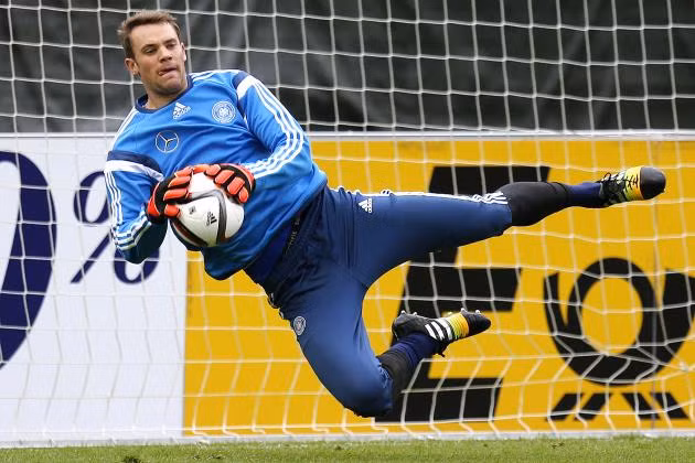 4 chức vô địch Bundesliga, một Champions League cùng với đó là một lần lên ngôi cùng ĐT Đức ở World Cup 2014, bấy nhiêu đó cũng đủ để nói lên sự vĩ đại của thủ thành 30 tuổi này.