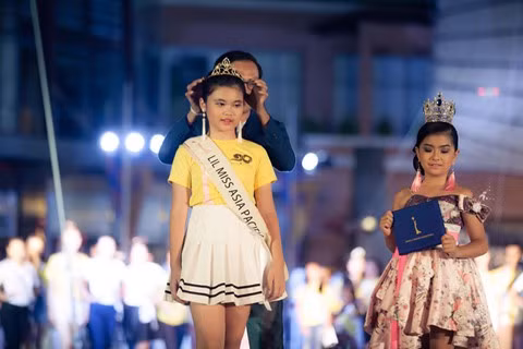Co be 10 tuoi Viet Nam dang quang Hoa hau nhi chau A - Thai Binh Duong 2018