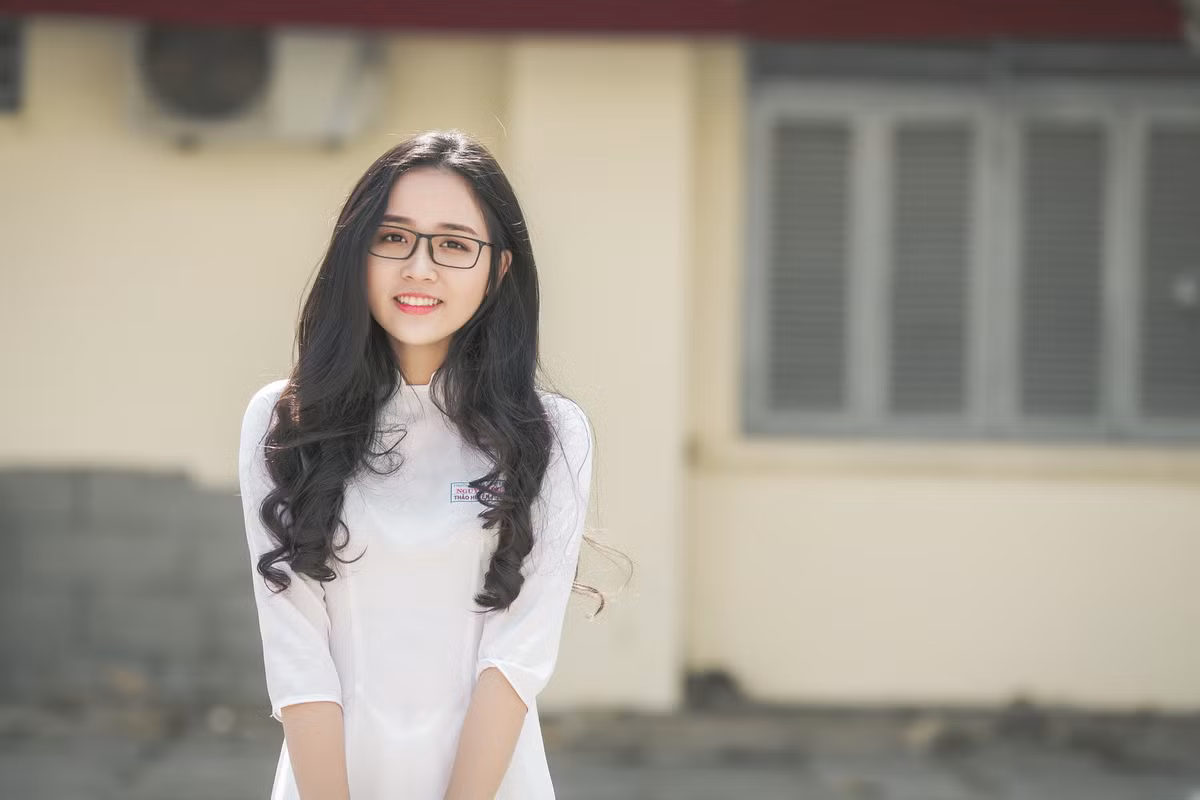 Theo chia sẻ của bạn bè Thảo Huyền là người rất hòa đồng, năng nổ trong các công tác của trường lớp, thường xuyên tham gia các hoạt động nghệ thuật. Cô bạn này cho biết chính việc tham gia những chương trình đó đã mang lại sự tự tin và trao dồi bản thân.