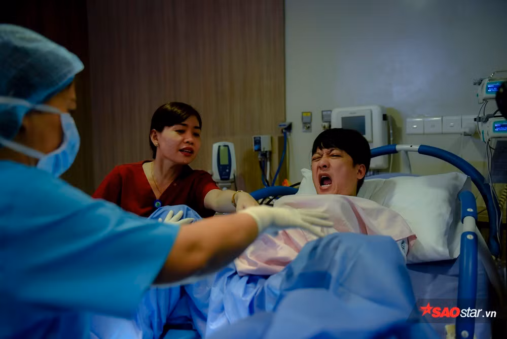 Trường Giang trải qua cảm giác đau thấu trời xanh trên bàn đẻ.