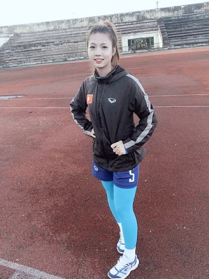 Trần Thị Duyên bắt đầu chơi bóng từ năm 2012, ngay khi xuất hiện cô gái này đã trở thành điểm nhấn của CLB bóng đá nữ Phong Phú Hà Nam không chỉ bởi nhan sắc mà còn bởi chính tài năng của mình.