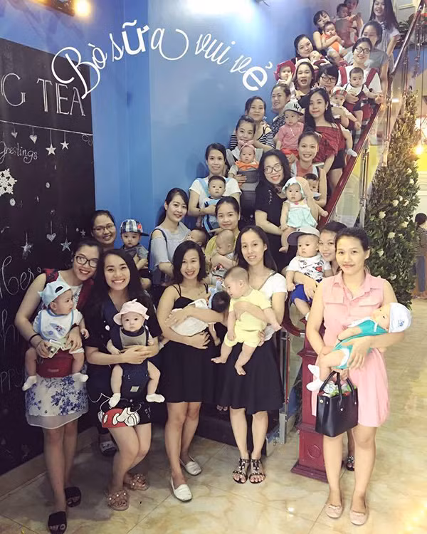 Khi việc nuôi con nhỏ không còn là đầu tắt mặt tối "bỉm đội lên đầu", các bà mẹ bỉm sữa thời hiện đại ngày càng biết quan tâm đến bản thân, biết cách làm thế nào để để cả mẹ và em bé đều được hạnh phúc.