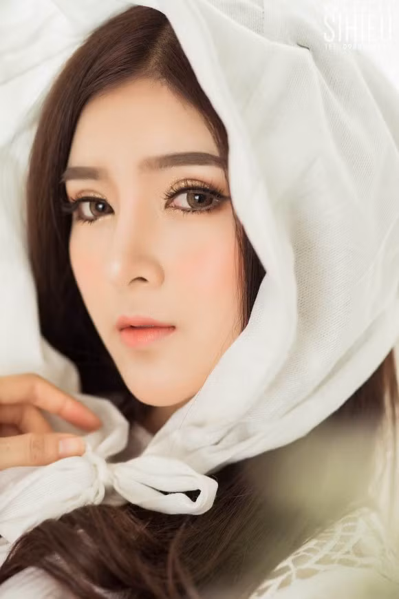 Thời gian qua, Lily Luta còn dành nhiều thời gian thực hiện đam mê chụp ảnh và đóng phim. Cô cho biết sẽ hoạt động thật mạnh mẽ trong năm nay để khán giả ngày một yêu mến cái tên mình hơn.