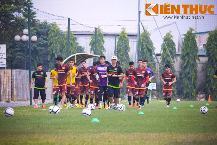 Bên cạnh đó cũng có một số cầu thủ nghỉ thi đấu đã lâu từ sau V.League nên các bài tập nhẹ của ông thầy người Nhật giúp các cầu thủ này làm nóng máy để chuẩn bị cho những bài tập với cường độ cao.