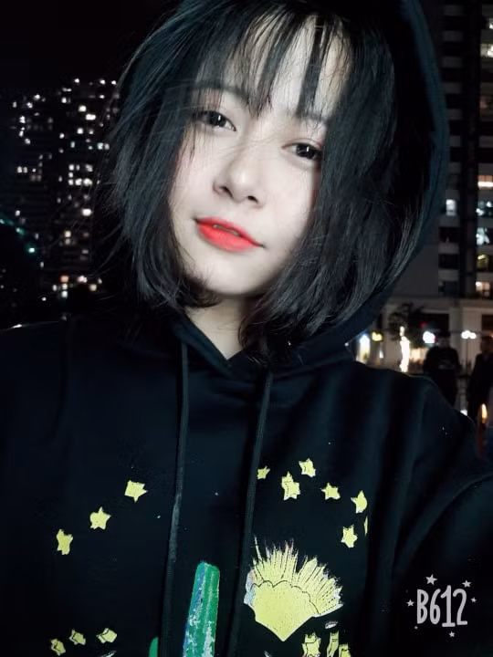 Còn về phía bản thân Nhung Nhung, vẫn còn chưa hết bất ngờ vì có quá nhiều người nhắn tin, kết bạn sau khi bị "rao bán".