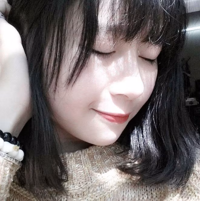 Chứng kiến những hình ảnh của Nhung Nhung, khỏi phải nói ra là dân tình đã tranh nhau "đặt gạch" để được ưu tiên "mua hàng".