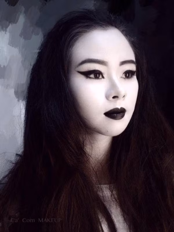 Còn về ước nguyện trong tương lai, cô bạn 9X Hà thành này chia sẻ, cô muốn hóa thân thành những nhân vật trong phim hoạt hình Disney và trở thành một Make Up Artist thành danh.