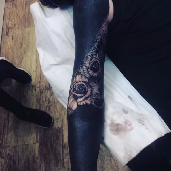 Với kiểu xăm độc đáo này, anh đã thu về hơn 25 ngàn lượt theo dõi trên trang Instagram của mình và mỗi mẫu xăm "hố đen" mới đều nhận được hàng ngàn lượt yêu thích.