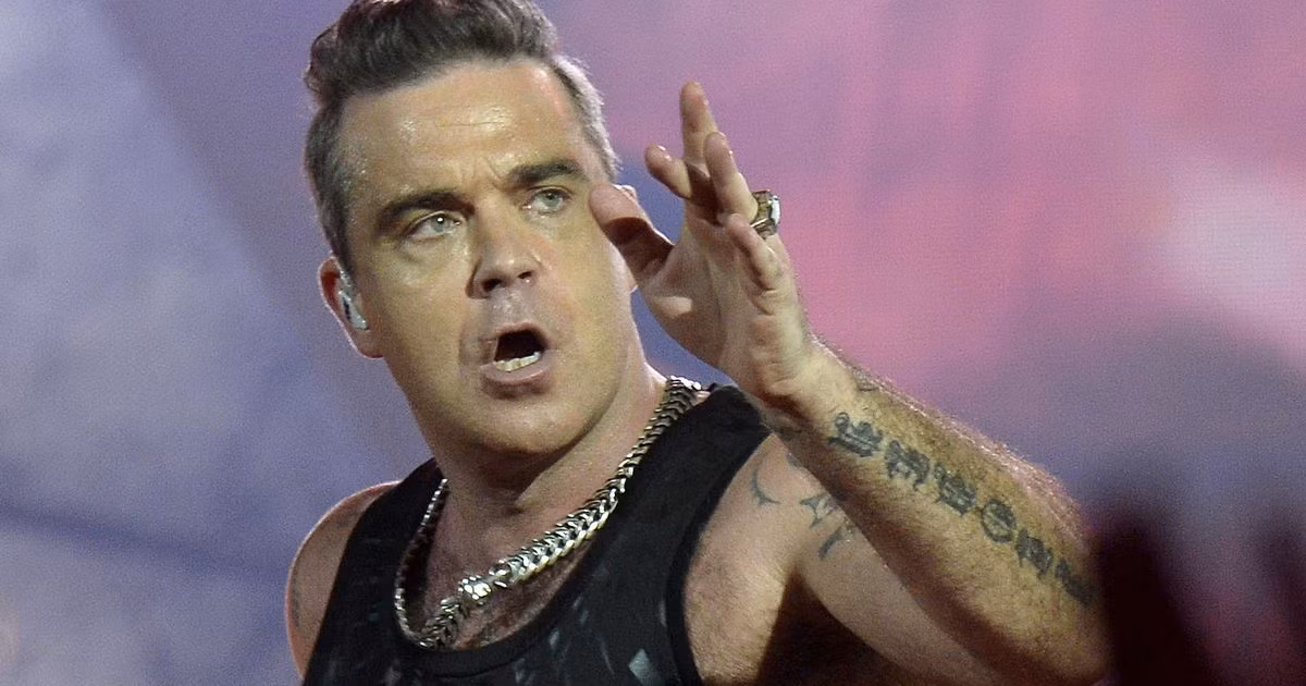 Sự bột phát và hành động "thô lỗ" của Robbie Williams đã vô tình trở thành hạt sạn rất to trong Lễ khai mạc cực hoàn chỉnh và độc đáo mà nước Nga muốn gửi tặng hàng tỷ người trên thế giới.