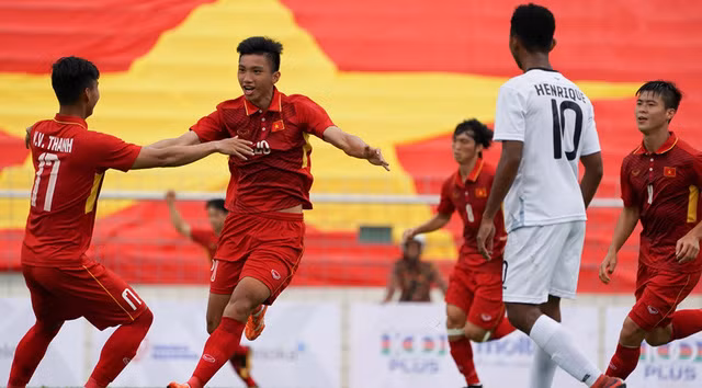 Các cầu thủ U22 Việt Nam đã có trận mở màn không thể tốt hơn trong hành trình chinh phục chiếc HCV SEA Games 29 bằng chiến thắng đậm với tỷ số 4-0 trước đối thủ là U22 Đông Timor. Sau chiến thắng này, không chỉ có báo chí trong nước nhắc đến các học trò của HLV Hữu Thắng mà cả các tờ báo nước ngoài cũng đồng loạt đưa tin.