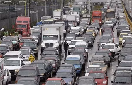 Mexico City là thủ đô của đất nước Mexico. Đến với thành phố này, các du khách có thể chứng kiến cảnh tắc đường đến vài cây số. Một năm, Mexico City có số lần tắc đường là 30.840 lần/năm và xếp thứ 3 thế giới về thành phố có giao thông tệ nhất thế giới. .