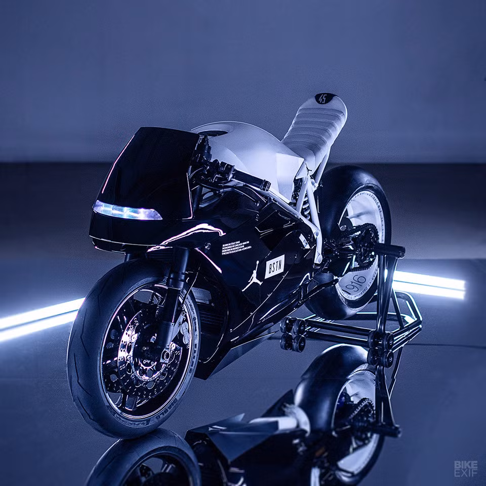Trên thực tế, người lên ý tưởng đầu tiên cho mẫu xe Ducati 916 độ này là hãng phân phối đồ thể thao BSTN của Đức. Ông Phillipp Wulk - chủ xưởng độ Impuls cho biết, Impuls chỉ có 2 tháng để hoàn thành bản độ này cho BSTN kịp quay một đoạn quảng cáo đánh dấu sự quay trở lại của huyền thoại Jordan XI Concord.