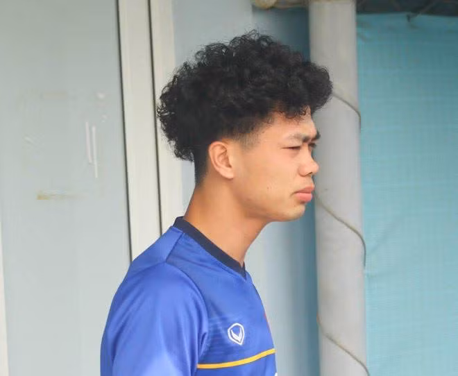 Nguyễn Công Phượng là cầu thủ khiến fan phải "trầm trồ" sau mỗi lần anh thay đổi kiểu tóc. Nam tiền đạo không ngần ngại thử những phong cách không giống ai.