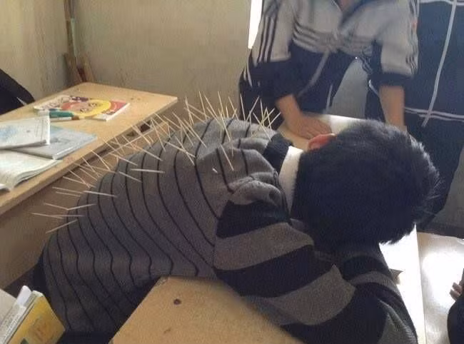 Dù bạn có phòng vệ đến mấy nhưng chỉ cần không may ngủ quên trước mặt đám bạn thân thì chắc chắn bạn sẽ có những tấm ảnh để đời.