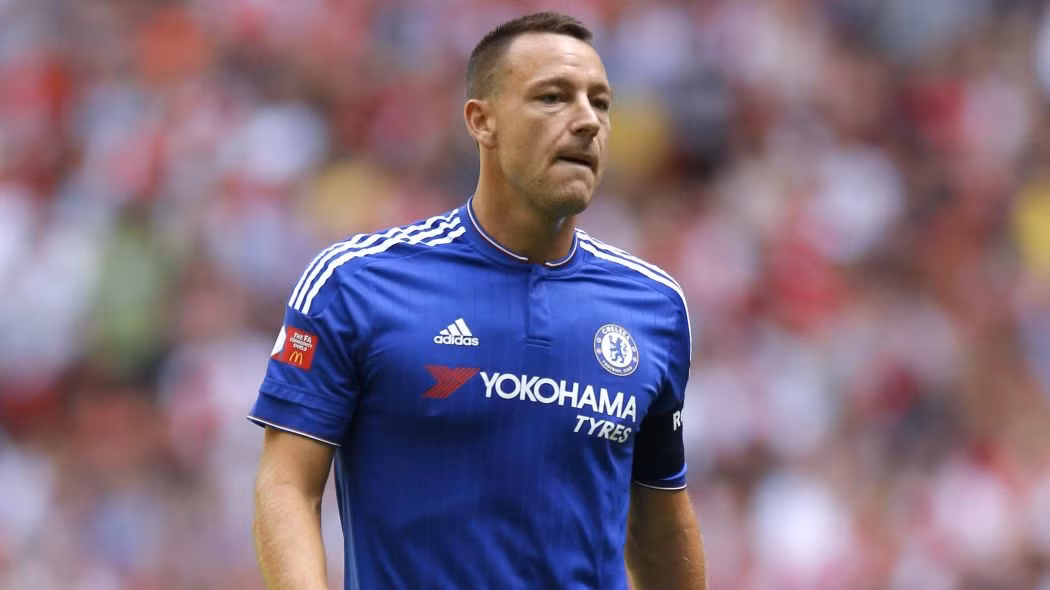 John Terry (West Ham United 2-1 Chelsea): Trận thua West Ham tại vòng đấu thứ 10 vừa qua cũng là trận đấu kỉ niệm lần thứ 450 ra sân của Terry. Nhưng đây có lẽ là kỉ niệm đáng quên của lão tướng 34 tuổi khi đội bóng của anh không giành được chiến thắng mà chính anh là kẻ dẫn đến bàn thua thứ hai.