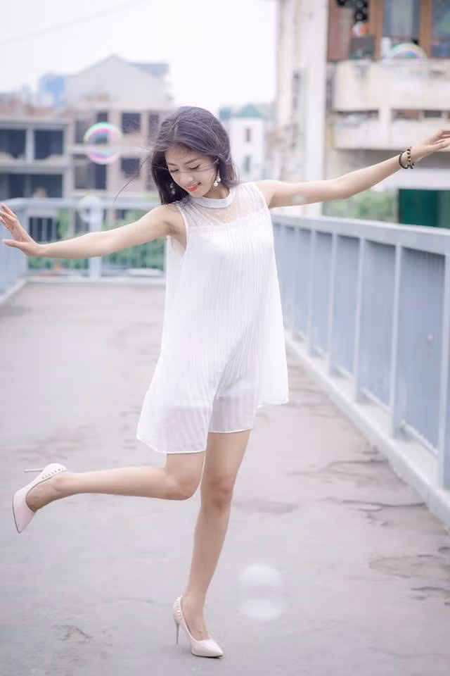 Dù chưa biết thực hư ra sao nhưng đây vẫn là sự việc khiến Lệ Rơi thu hút sự chú ý của cư dân mạng sau cú lột xác trở thành soái ca mới đây. Ảnh sử dụng trong bài: Facebook nhân vật
