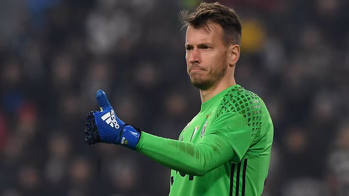 "Người kế vị" Buffon rời Juve: Trên trang chủ câu lạc bộ, Valencia đã công bố bản hợp đồng Neto từ Juventus theo bản hợp đồng có thời hạn 4 năm. Đội chủ sân Mestalla phải trả khoản phí 7.5 triệu euro cho Juventus. Ảnh: Calcio