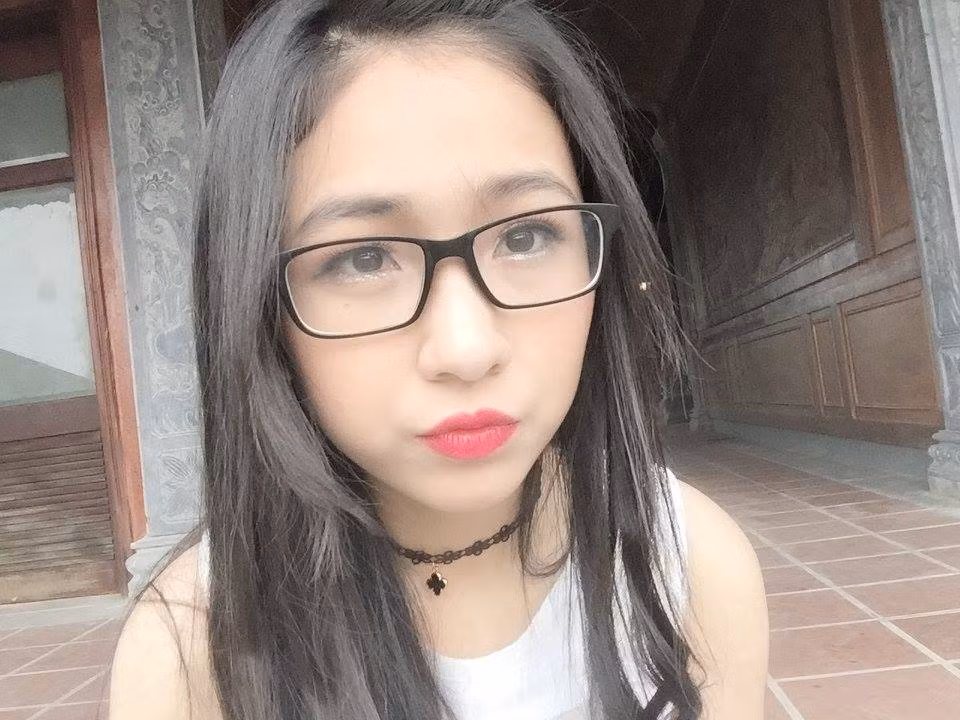 Cùng ngắm những bức hình cá nhân hiếm hoi của nữ sinh ĐH Ngoại Thương gây mê dân mạng bằng clip nhảy cực sung vừa qua.