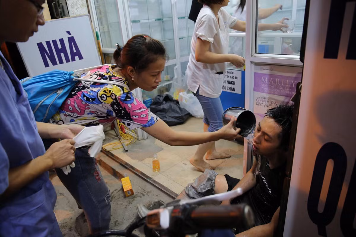 Xot xa hinh anh chien si PCCC ngat khoi vu chay nha may Rang Dong