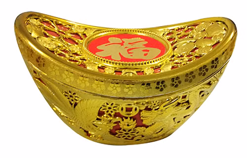 Bên cạnh chun vàng, cuộc chỉ vàng, nhiều bạn trẻ còn đầu tư hơn đã tậu hẳn thỏi vàng bằng nhựa để bày bàn thờ ngày Tết.