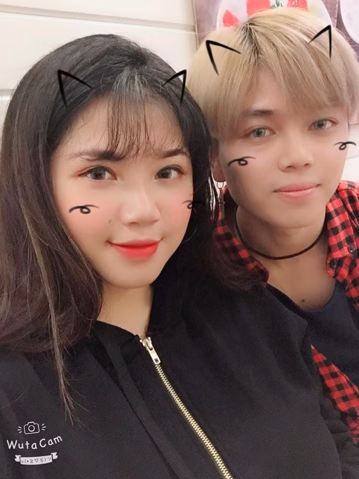 Trước đó, Thu Trang nổi tiếng mạng xã hội nhờ bộ ngực khủng của mình và những bộ ảnh táo bạo, quyến rũ và nhận phải nhiều gạch đá từ cộng đồng mạng.