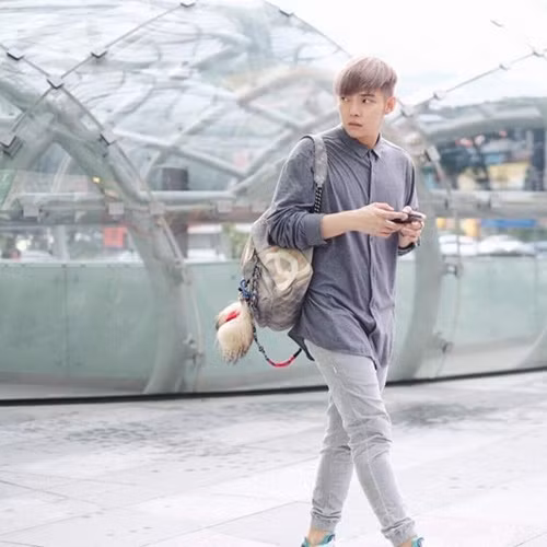 Tủ đồ của anh chàng này quả thực không thua kém bất kì tín đồ thời trang đình đám và giàu có nào.
