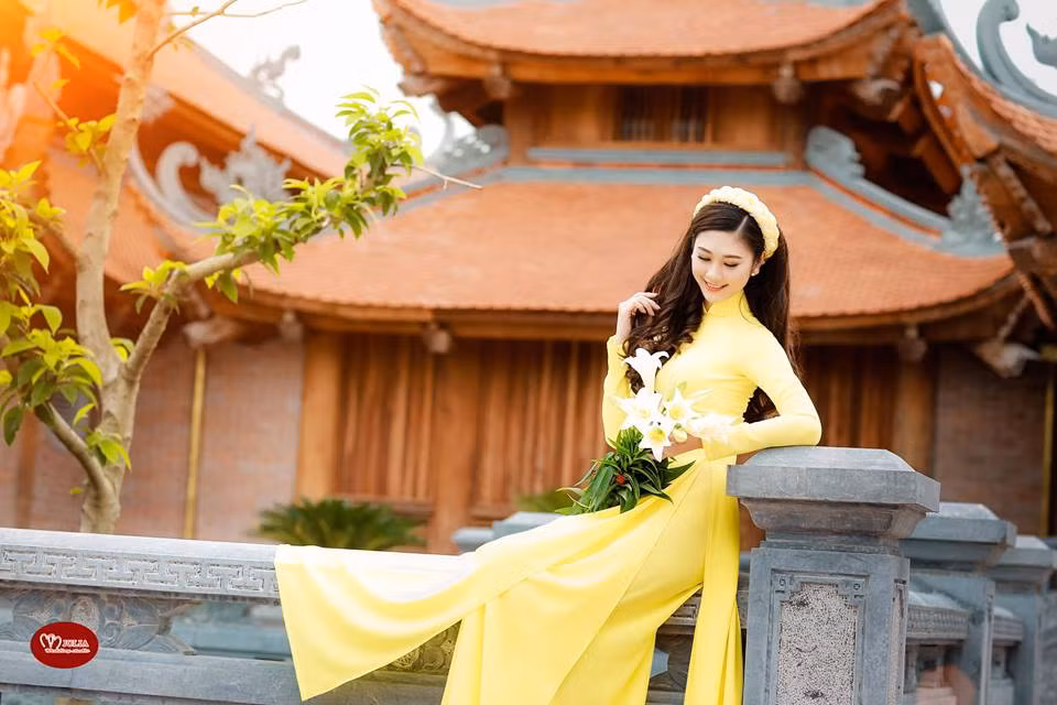 Chia sẻ trên trang cá nhân, Huyền Trang bày tỏ rằng: "Mình rất thích dòng nhạc quê hương, bởi nó vừa mang âm hưởng nhẹ nhàng, da diết vừa vui tươi, tràn đầy sức sống. Bên cạnh đó nó cũng vun đắp cho mình và người nghe tình yêu nước dạt dào".