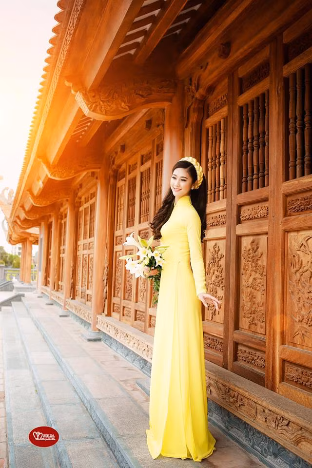 Chính từ việc hát hay cùng ngoại hình đẹp mà, những trạng thái và hình ảnh của Huyền trang chia sẻ luôn nhận được sự quan tâm từ bạn bè, những người yêu mến cô gái Thanh nhạc xinh đẹp và tài năng.