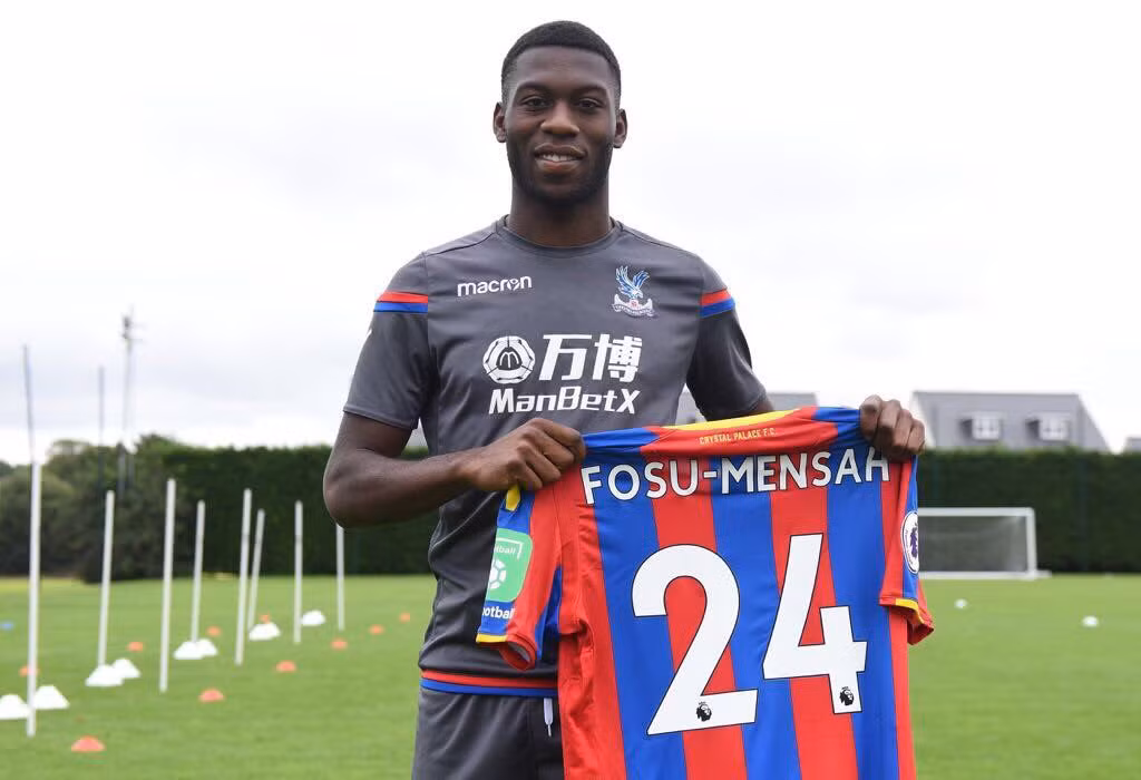 Fosu-Mensah chia tay M.U: Sau ít ngày đàm phán, tài năng trẻ Timothy Fosu-Mensah đã hoàn tất thủ tục chuyển sang khoác áo Crystal Palace theo bản HĐ cho mượn tới hết mùa giải. Ảnh: Goal