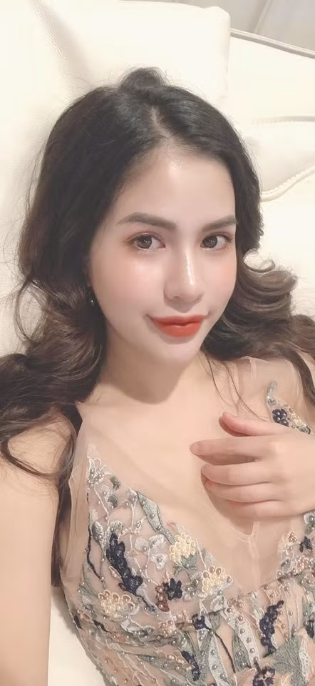 Được biết, Việt Anh - Hương Trần đã có 7 năm chung sống trước khi ly hôn. Trong thời gian này, cả 2 không ít lần vướng tin đồn rạn nứt tình cảm nhưng sau đó, cả hai "gương vỡ lại lành".