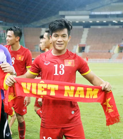 Mặc dù vị trí sở trường là tiền vệ đánh chặn ở ĐTLA nhưng khi lên tuyển, Tấn Tài được HLV Miura xếp ở vị trí hậu vệ phải. Anh vẫn hoàn thành tốt nhiệm vụ.