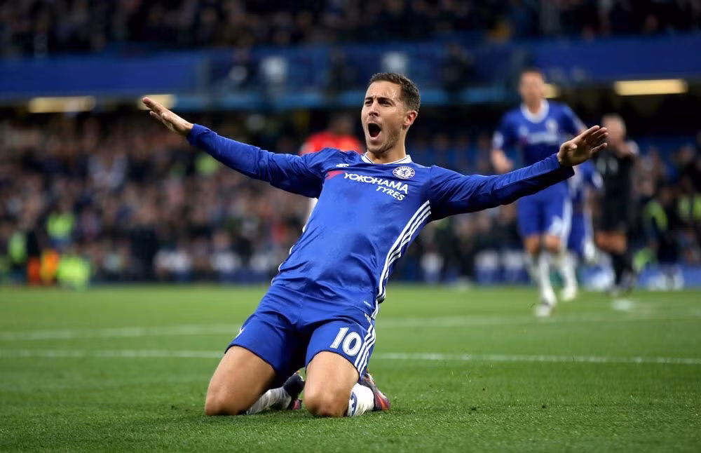 Hazard xuất sắc chẳng kém Ronaldo, Messi. Cựu danh thủ Graeme Souness khẳng định, Eden Hazard đủ khả năng trở thành cầu thủ xuất sắc nhất thế giới.