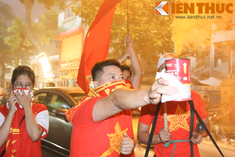 Tuy việc diễu hành diễn ra vào giờ cao điểm, thế nhưng BĐH của hội CĐV VFS đã quán triệt với các thành viên rằng phải đảm bảo an toàn và không gây ách tắc giao thông.
