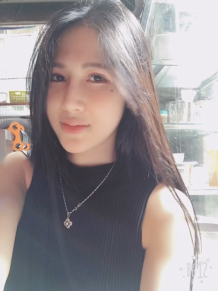 Như đã biết, trước khi dính dáng đến chất cấm để rồi bị bắt, Trâm Anh được dân mạng chú ý khi tham gia 2 cuộc thi Vietnam Next top Model và Vietnam Idol.