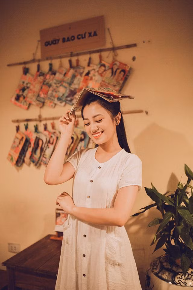 Sau 6 năm bận rộn với nghề MC, các vai diễn lớn nhỏ và công việc học hành, Thúy Quỳnh cảm thấy thanh xuân của mình trôi qua một cách vội vàng nên cô bạn quyết định thực hiện bộ ảnh ý nghĩa này.