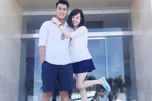 Chuyện tình dang dở giữa Mạc Hồng Quân và Ly Kute (Khánh Ly) từng tốn không ít giấy mực của báo giới. Năm 2016, cả hai chia tay dù lúc đó hot girl Hà thành đang mang bầu.