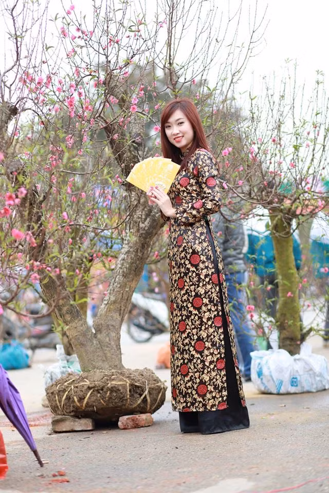 Chủ nhân của bộ ảnh trên là nữ giảng viên Đào Thị Bình sinh năm 1987. Hiện cô nàng đang công tác tại trường Cao đẳng KTKT Thái Nguyên.