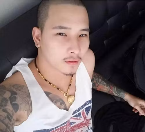 Điều này khiến cộng đồng phải thừa nhận, ngoài gương mặt điển trai kèm ngoại hình ấn tượng "phi công trẻ" một thời của nữ đại gia là hình mẫu lý tưởng của nhiều cô gái.