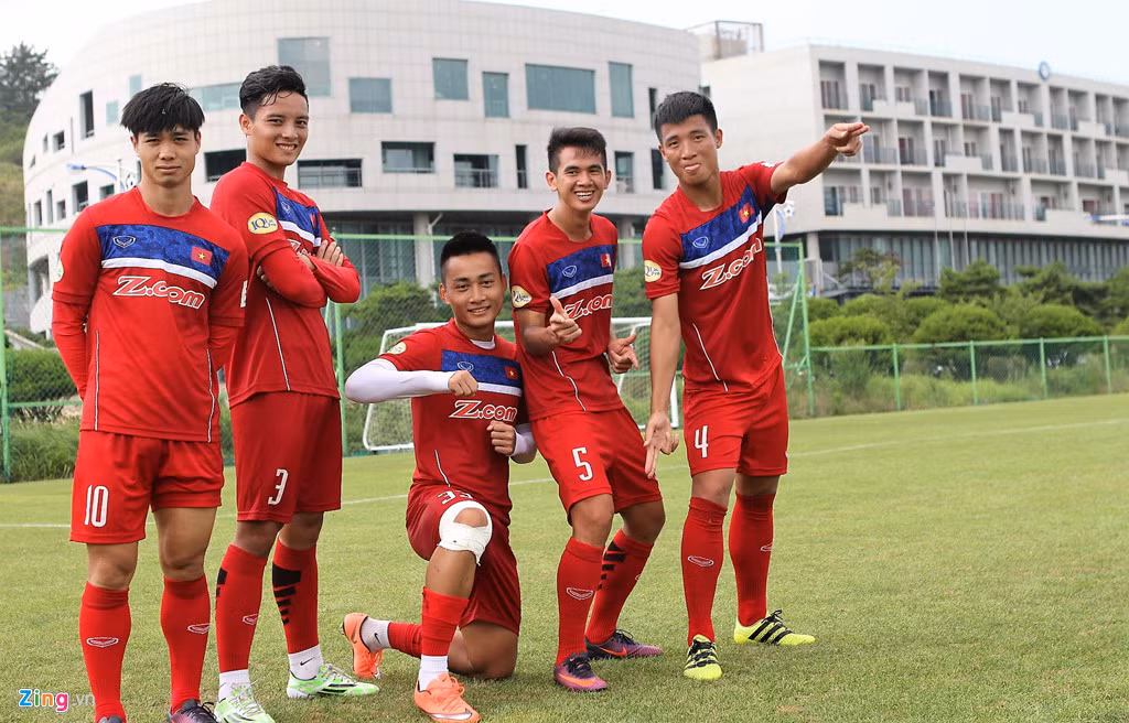 Đặc biệt, không có cầu thủ nào bị đau phải tập theo chế độ riêng. Toàn đội đang ở trong một guồng quay hối hả hướng tới ngày ra quân trọng đại tại SEA Games 29. Ảnh: Zing