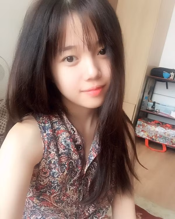 Guong mat moc cua co gai 9X noi tieng nho live stream