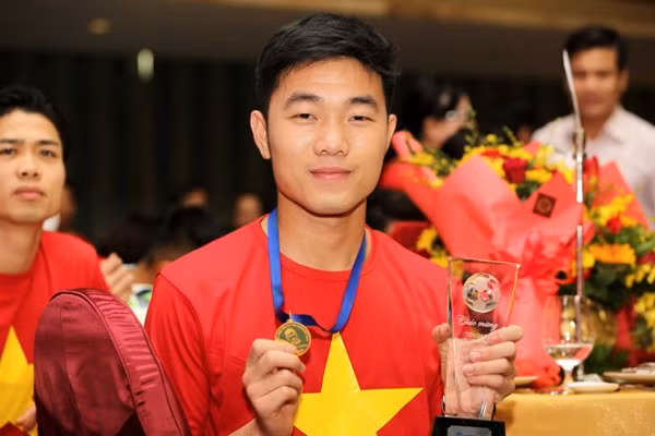 Cau thu doi tuyen Viet Nam nao duoc san lung nhieu nhat tren MXH?