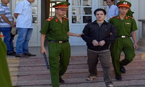 Ra tu chua ve toi nha da co hanh vi hiep dam giet nguoi