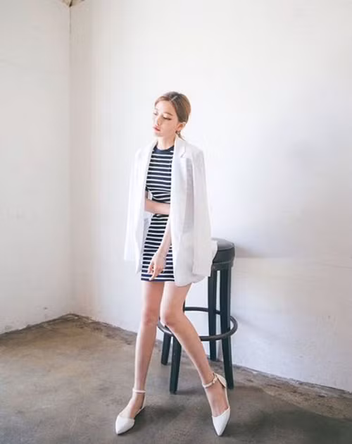 Lim Bora được biết đến như một hot girl, người mẫu ảnh với gương mặt dễ thương và tính cách thân thiện, gần gũi.