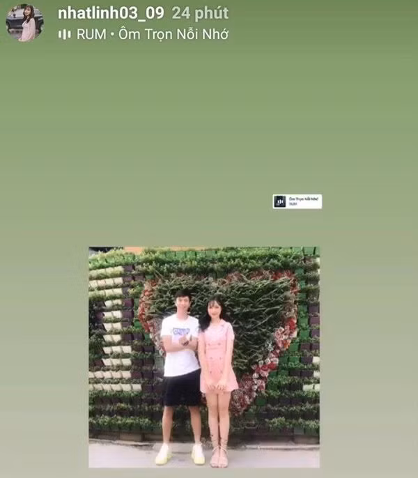 Mới đây, bạn gái tin đồn Văn Đức đăng ảnh công khai với tiền vệ đội tuyển Việt Nam trên trang cá nhân khiến nhiều người tin rằng, mối quan hệ này hoàn toàn "có tên".