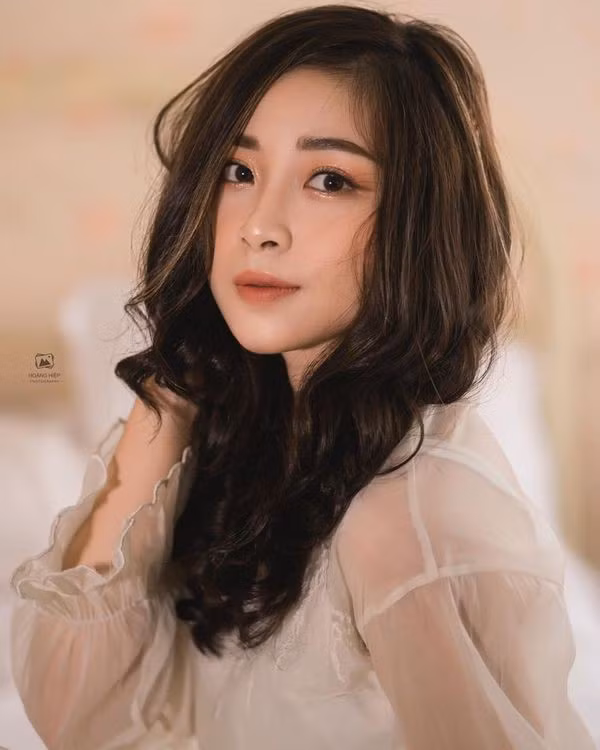 Trước đó, thông qua trang cá nhân của anh trai Nhật Linh, Văn Đức để lộ ảnh đi biển cùng gia đình bạn gái mới.