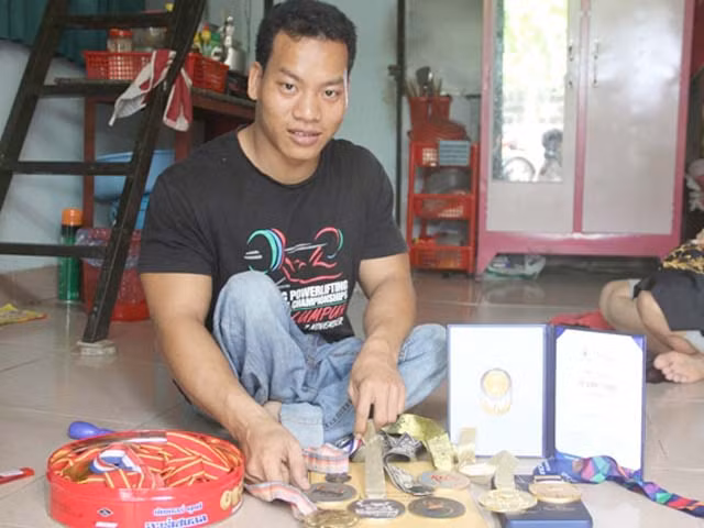 Anh từng đoạt rất nhiều thành tích cho đoàn TTVN tại các giải đấu lớn như HCV châu Á 2007, HCB giải vô địch cử tạ thế giới 2007, HCV Para Games 2009, 2014, HCB thế giới 2014, HCV châu Á 2015.