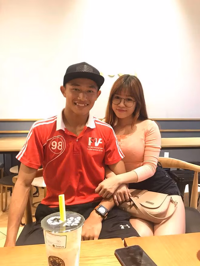 Trước khi đến với Đặng Văn Lâm - "hot girl phòng gym" đã có thời gian yêu đương mặn nồng với chàng thủ môn tên Phan Văn Biểu hiện đang thi đấu cho đội tuyển U22 Việt Nam.