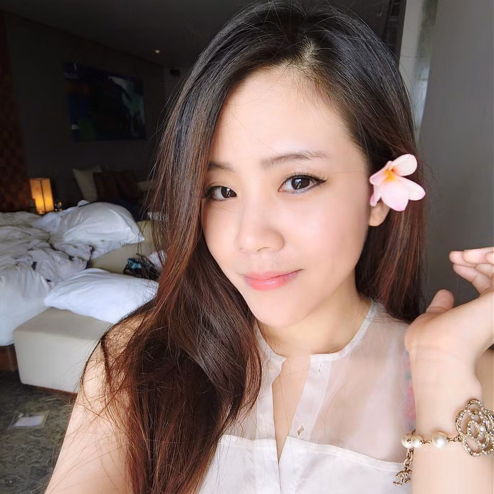 Xét về dung nhan thì Ông Thoại Liên không hề thua kém bất cứ hot girl nào của showbiz Việt mà đôi khi cô còn vô cùng sành điệu.